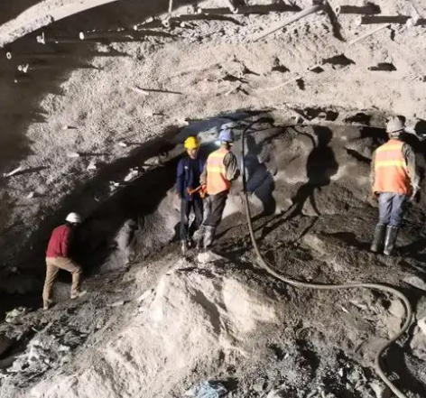 樊城拱顶带模注浆料的施工流程及注意事项